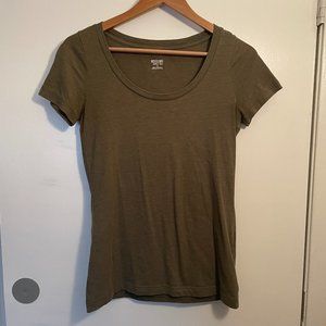 Olive short sleeve scoop-neck tee